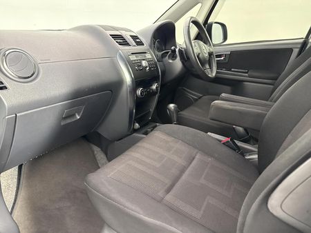 2011-Suzuki-SX4-20-Auto_8