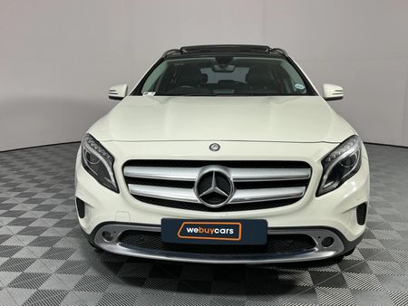 2015-Mercedes-Benz-GLA-200-Auto_15