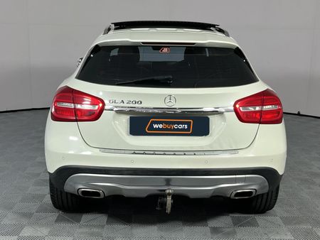 2015-Mercedes-Benz-GLA-200-Auto_18