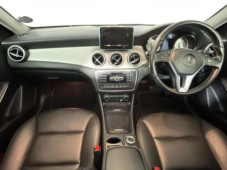 2015-Mercedes-Benz-GLA-200-Auto_1