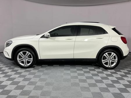 2015-Mercedes-Benz-GLA-200-Auto_19