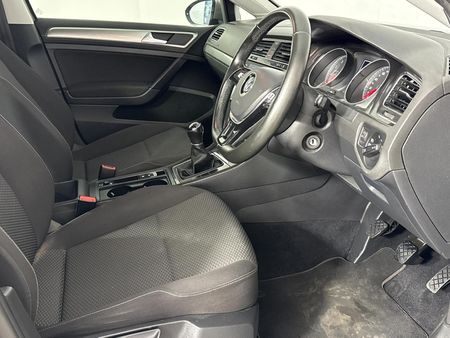 2017-Volkswagen-Golf-VII-10-TSI-Trendline_9