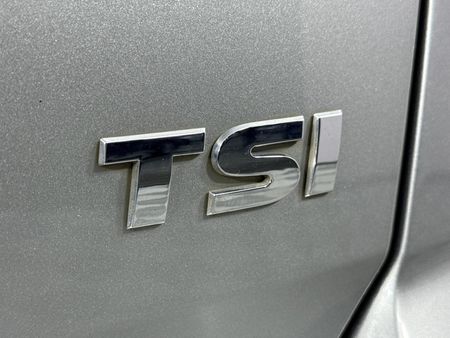 2017-Volkswagen-Golf-VII-10-TSI-Trendline_11