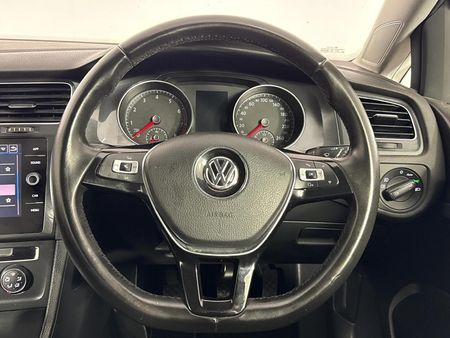 2017-Volkswagen-Golf-VII-10-TSI-Trendline_12