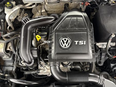 2017-Volkswagen-Golf-VII-10-TSI-Trendline_13