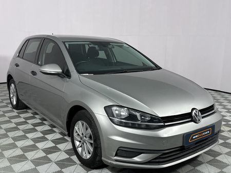 2017-Volkswagen-Golf-VII-10-TSI-Trendline_16