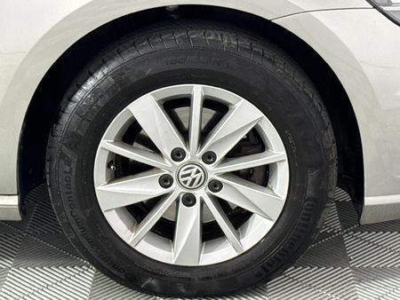 2017-Volkswagen-Golf-VII-10-TSI-Trendline_5