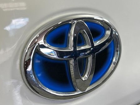 2024-Toyota-Corolla-Cross-18-XS-Hybrid_11