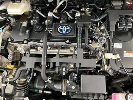 2024-Toyota-Corolla-Cross-18-XS-Hybrid_13