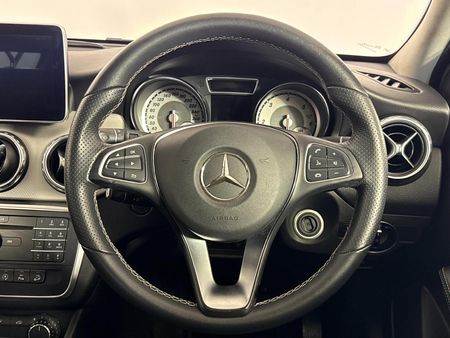 2016-Mercedes-Benz-GLA-220-CDI-Auto-4Matic_12
