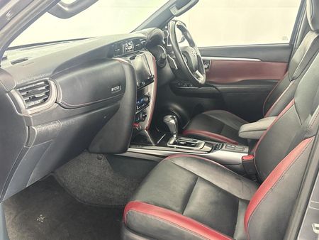 2023-Toyota-Fortuner-28-GD-6-4x4-VX-Auto_8