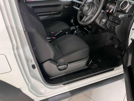 2024-Suzuki-Jimny-15-GLX_7