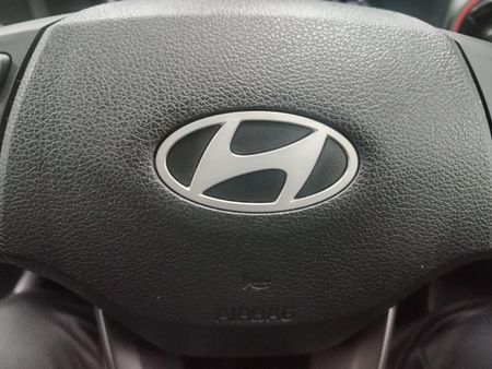 2025-Hyundai-Grand-i10-10-Motion_11
