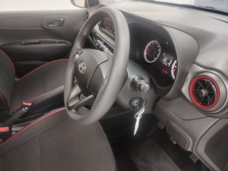 2025-Hyundai-Grand-i10-10-Motion_8