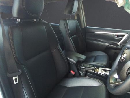 2025-Toyota-Fortuner-24-GD-6-RB-Auto_9