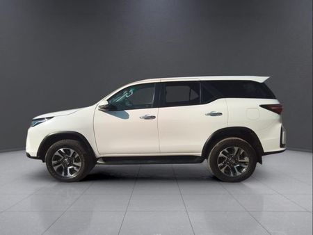2025-Toyota-Fortuner-24-GD-6-RB-Auto_3