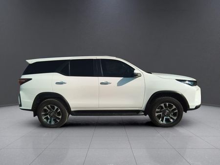 2025-Toyota-Fortuner-24-GD-6-RB-Auto_7