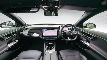 2026-Mercedes-Benz-E-Class-E220d-Avantgarde_12