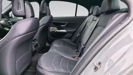 2026-Mercedes-Benz-E-Class-E220d-Avantgarde_13