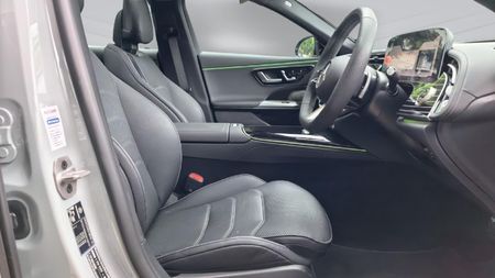 2026-Mercedes-Benz-E-Class-E220d-Avantgarde_21