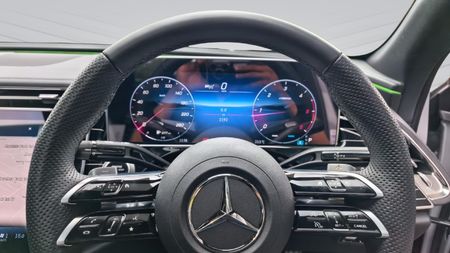 2026-Mercedes-Benz-E-Class-E220d-Avantgarde_22
