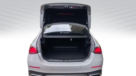 2026-Mercedes-Benz-E-Class-E220d-Avantgarde_7