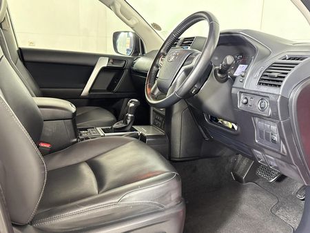 2022-Toyota-Land-Cruiser-Prado-28-GD-TX-Auto_9