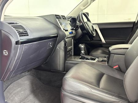 2022-Toyota-Land-Cruiser-Prado-28-GD-TX-Auto_8