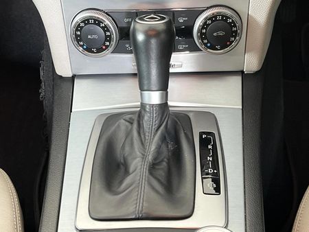 2010-Mercedes-Benz-C-Class-C-200-CGI-BE-Avantgarde-Auto_9