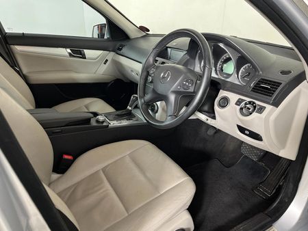 2010-Mercedes-Benz-C-Class-C-200-CGI-BE-Avantgarde-Auto_8