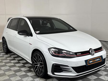2017-Volkswagen-Golf-VII-GTI-20-TSI-Auto_17