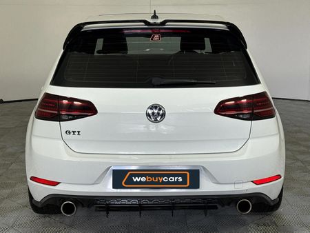 2017-Volkswagen-Golf-VII-GTI-20-TSI-Auto_19