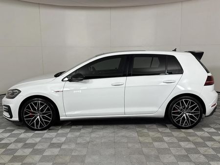 2017-Volkswagen-Golf-VII-GTI-20-TSI-Auto_20