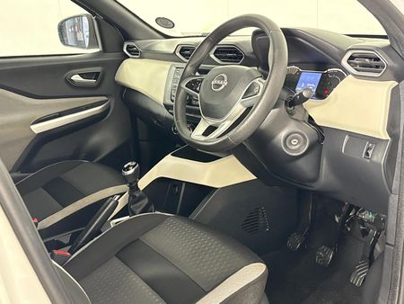 2024-Nissan-Magnite-10-Visia_9