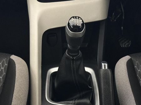 2024-Nissan-Magnite-10-Visia_10
