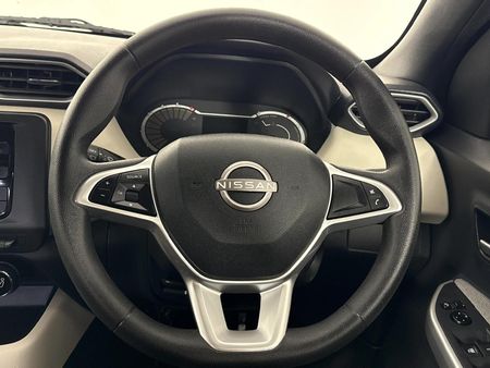 2024-Nissan-Magnite-10-Visia_11