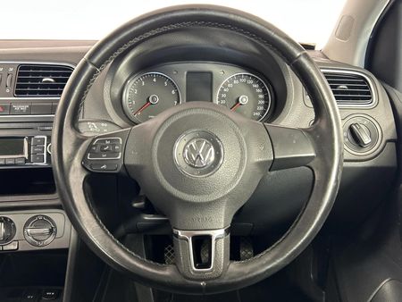 2013-Volkswagen-Polo-14-Comfortline-5-dr_12