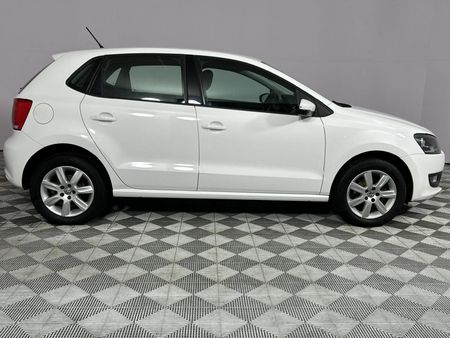 2013-Volkswagen-Polo-14-Comfortline-5-dr_17