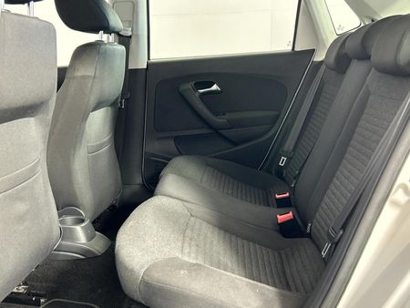2013-Volkswagen-Polo-14-Comfortline-5-dr_3