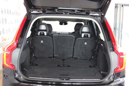 2025-Volvo-XC90-T8-Ultra-Dark-Phev_9