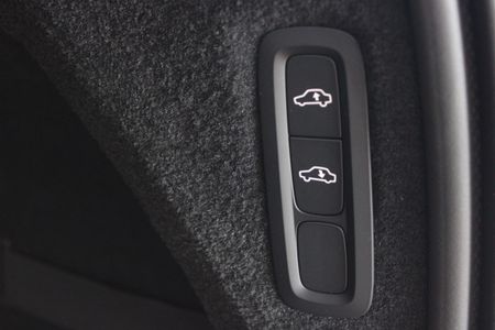 2025-Volvo-XC90-T8-Ultra-Dark-Phev_10