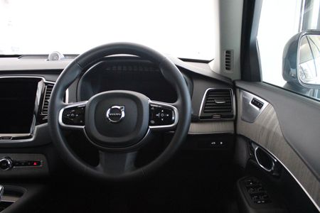 2025-Volvo-XC90-T8-Ultra-Dark-Phev_11