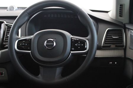2025-Volvo-XC90-T8-Ultra-Dark-Phev_12