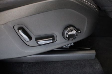 2025-Volvo-XC90-T8-Ultra-Dark-Phev_16