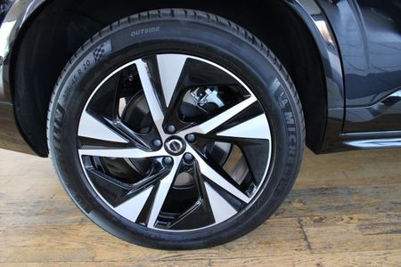 2025-Volvo-XC90-T8-Ultra-Dark-Phev_8