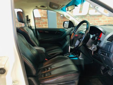 2020-Isuzu-D-Max-300-X-Rider-Auto-Double-Cab_11