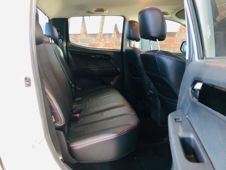 2020-Isuzu-D-Max-300-X-Rider-Auto-Double-Cab_13