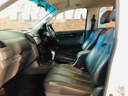 2020-Isuzu-D-Max-300-X-Rider-Auto-Double-Cab_16
