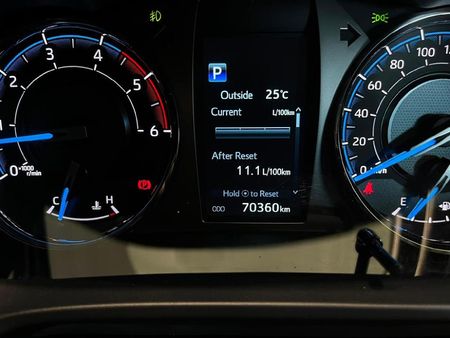2021-Toyota-Hilux-28-GD-6-Raised-Body-Legend-Auto-Double-Cab_7