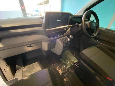 2026-Volkswagen-Transporter-Crew-Bus-20TDI-LWB-81kw-8-Seat_12